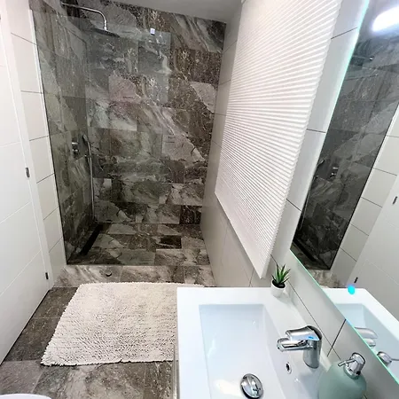 Family Apartment Ocean & Mountain Views & Heated Pool