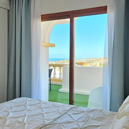 Family Apartment Ocean & Mountain Views & Heated Pool *
