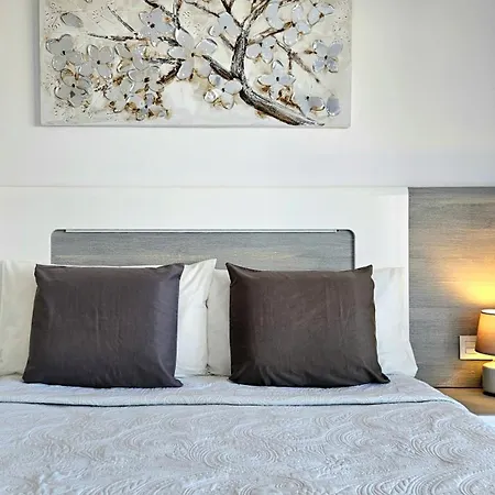 Family Apartment Ocean & Mountain Views & Heated Pool Appartamento