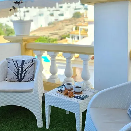 公寓 Family Apartment Ocean & Mountain Views & Heated Pool 阿德耶