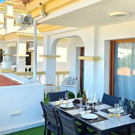 Family Ocean & Mountain Views & Heated Pool Appartamento *